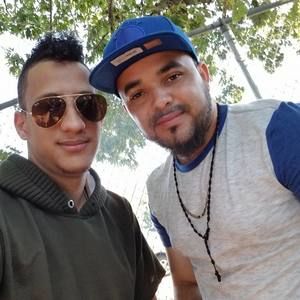 Meet your Posher, Carlos j