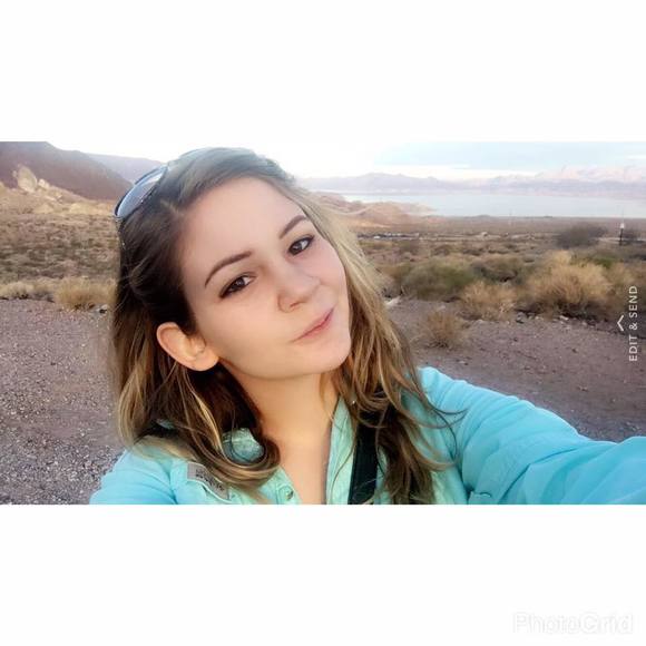 Meet your Posher, Cassandra - Picture 1 of 1