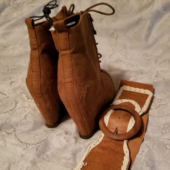 Tan winter lace up booties - Picture 2 of 2