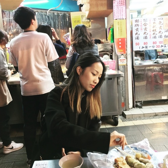 Hello to all the Poshers! - Picture 1 of 2