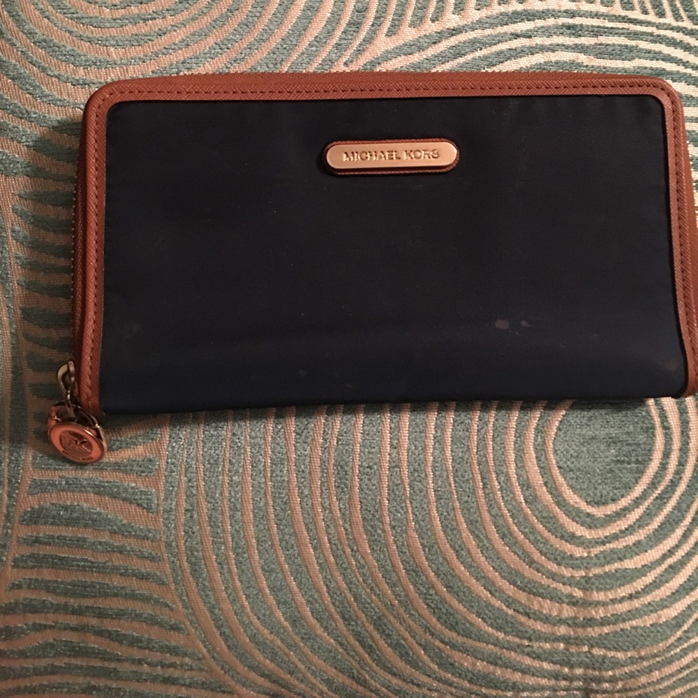 Michael Kors Kempton Black Nylon Zip Around Wallet