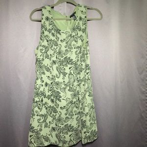 Green dress with pattern