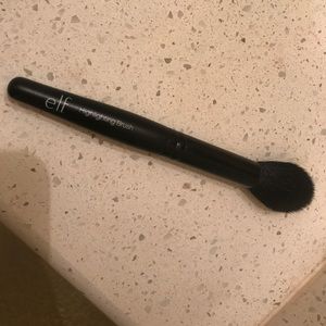A brand new Elf Cosmetics Highlighting Brush !
