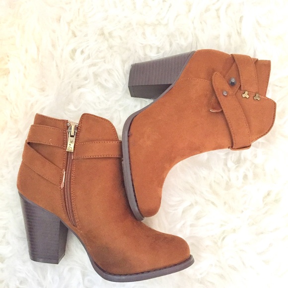 NIB chestnut suede ankle boots. - Picture 2 of 4