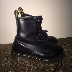 💥 flash sale 💥 Matte black Doc Martens