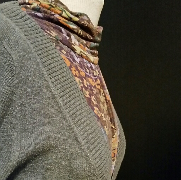 Express Gray Ribbed v neck Sweater - Picture 4 of 4