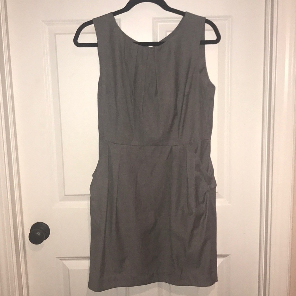 Elegant dress with pockets