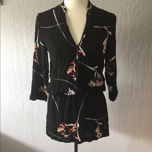 H&M Dresses & Skirts - H&M dress floral mandarin collar 3/4 sleeve