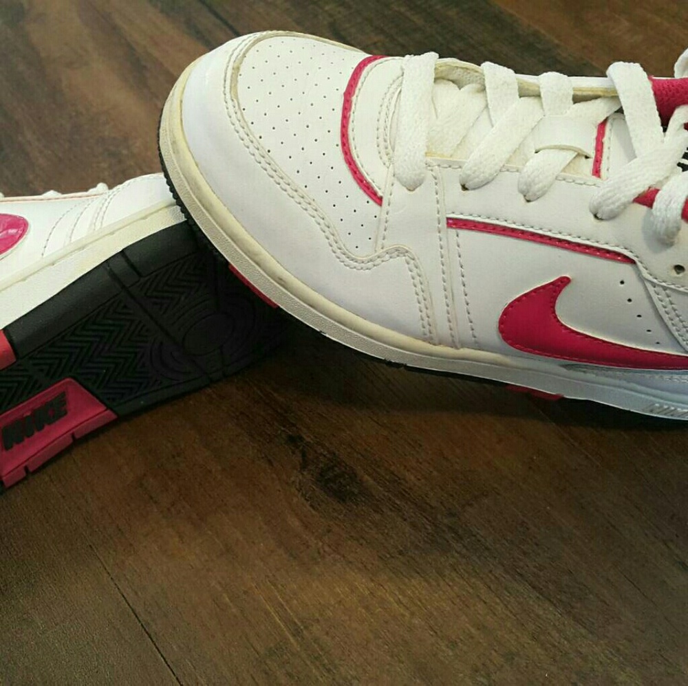 Girls Nike Hot Pink Sneakers