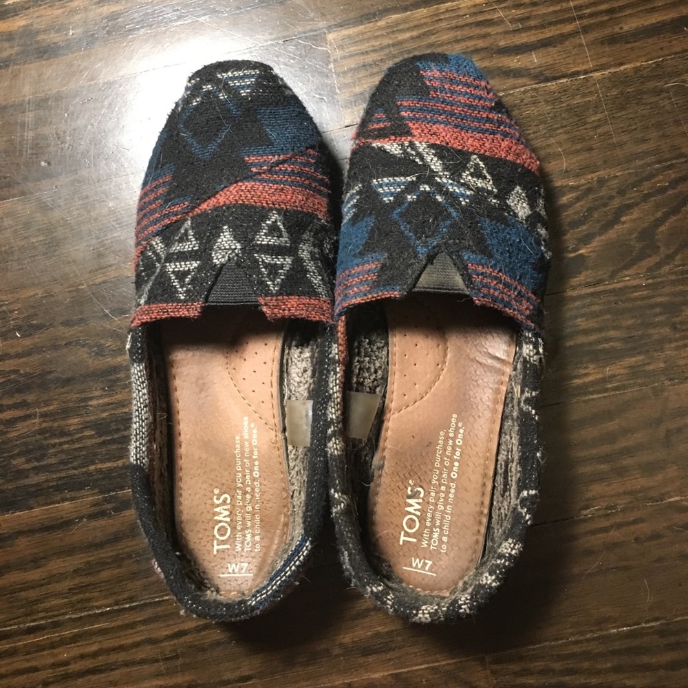 Aztec print toms