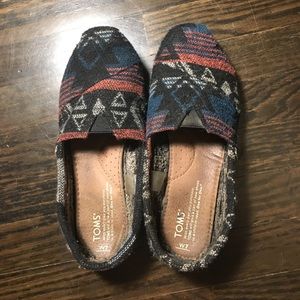 Aztec print toms