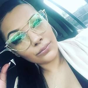 Meet your Posher, Corina