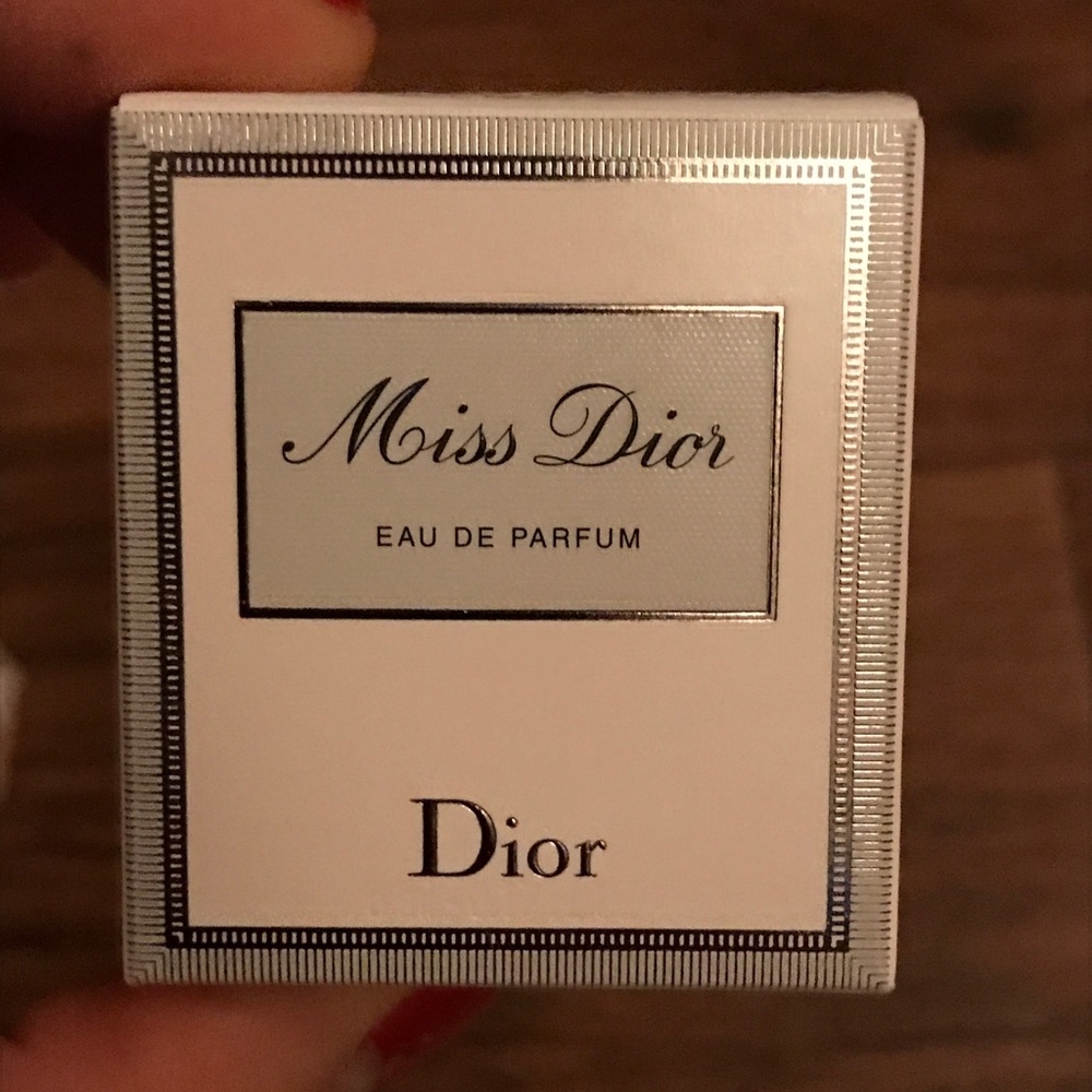🔥NEWEST MISS DIOR EAU DE PARFUM 🔥 - Picture 3 of 5