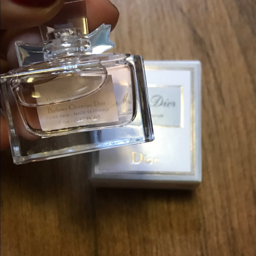 🔥NEWEST MISS DIOR EAU DE PARFUM 🔥 - Picture 4 of 5