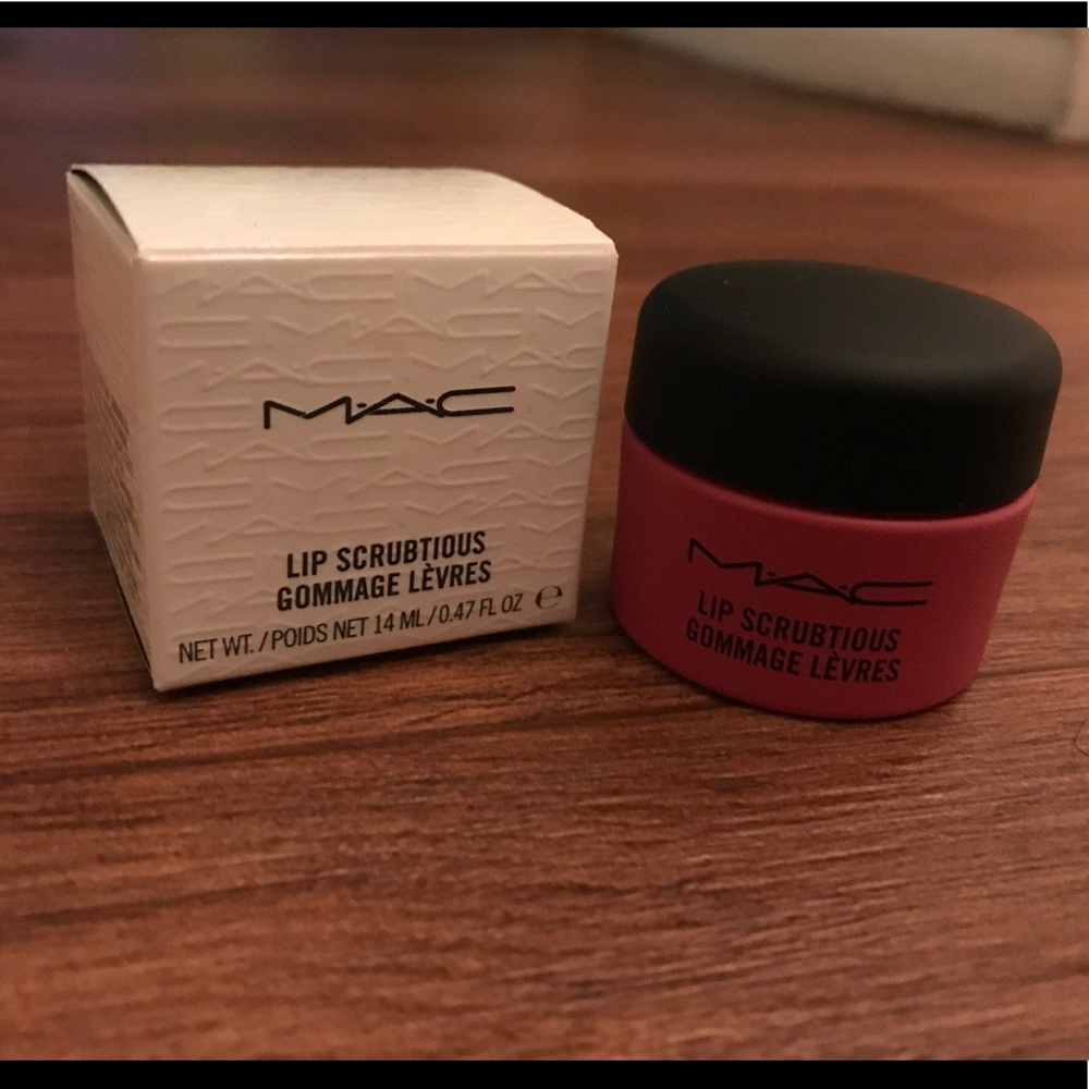 MAC LIP SCRUB 🍓
