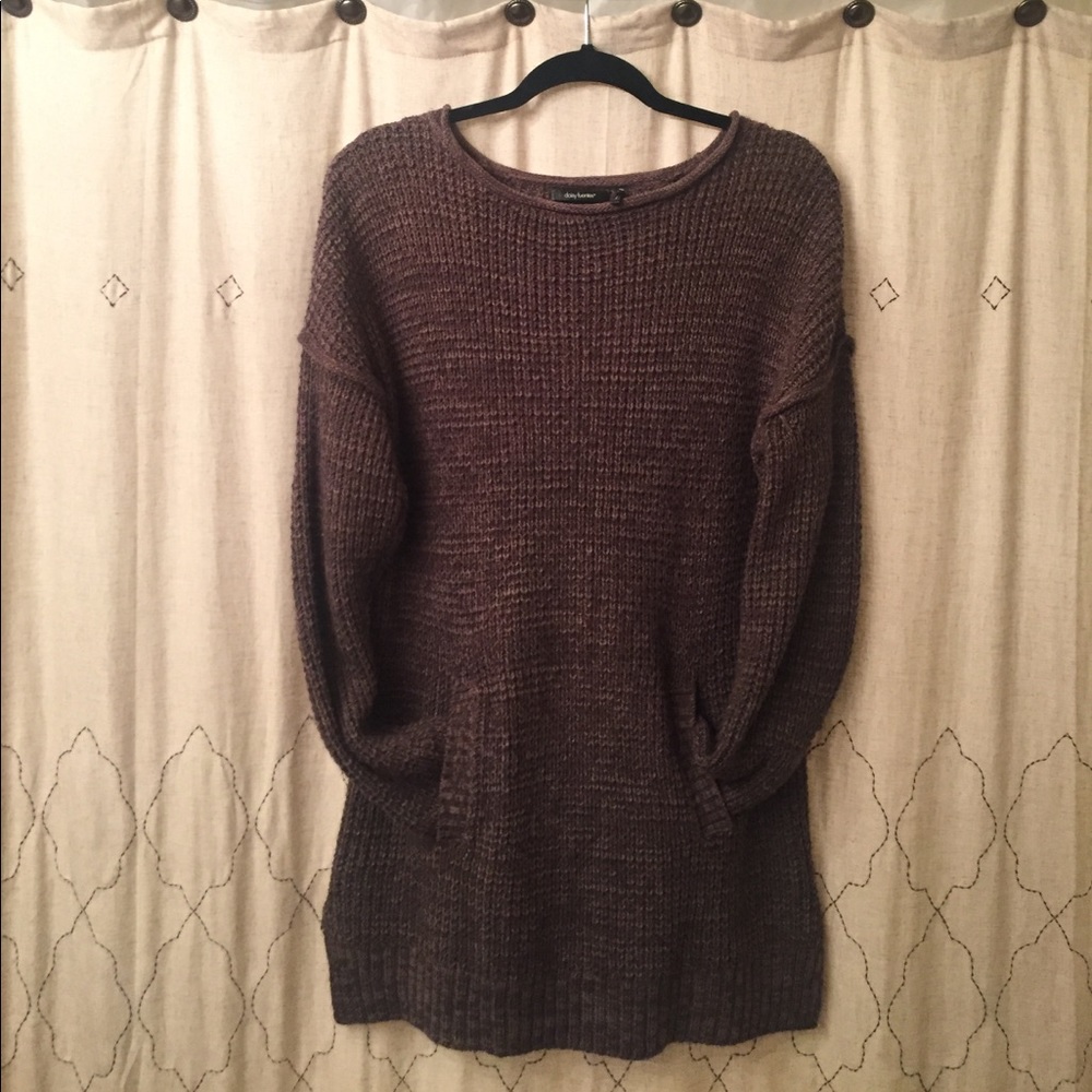 Daisy Fuentes brown sweater