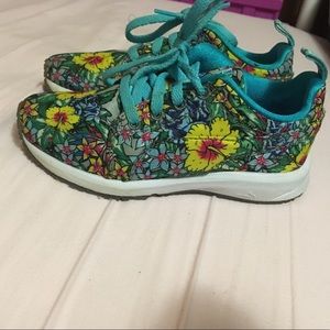 Puma girls size 11 shoes