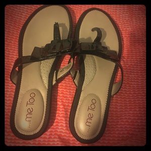 Me too black patent thong sandals 7.5m