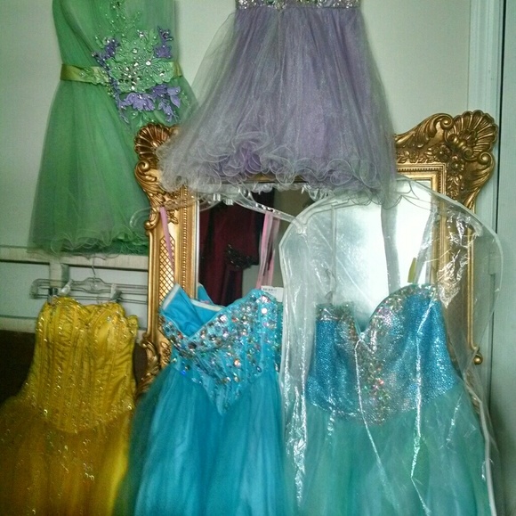 DRESSES! DRESSES! DRESSES! - Picture 2 of 4