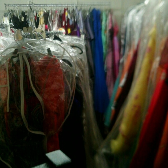 DRESSES! DRESSES! DRESSES! - Picture 4 of 4