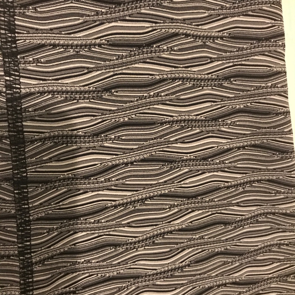 Lulu🍋 Inspire crops size 6