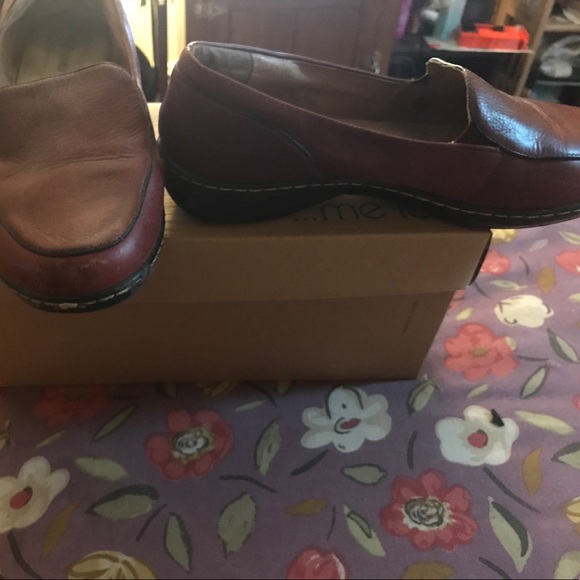 Shoes - Picture 2 of 3