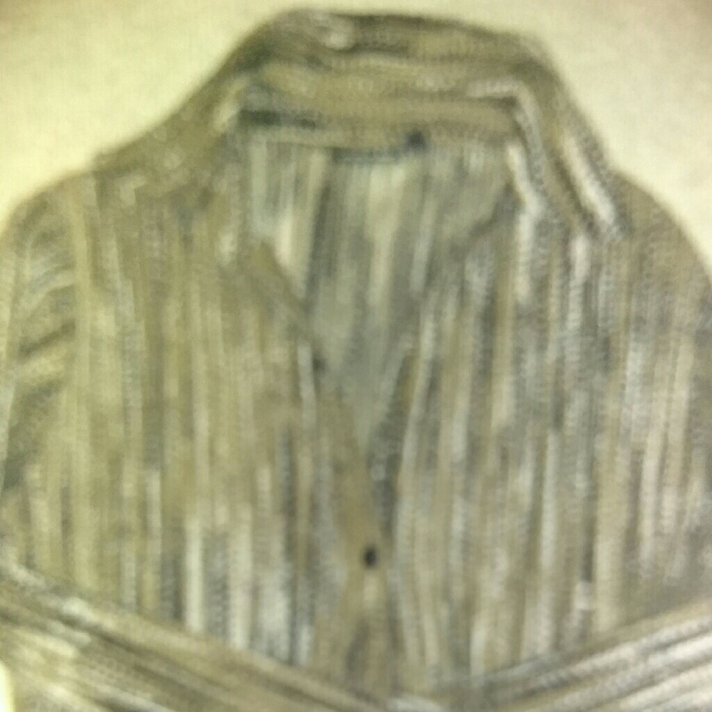 Super comfortable bell sleeve collar shirt