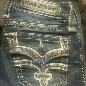 Rock Revival  Essie, 25x32