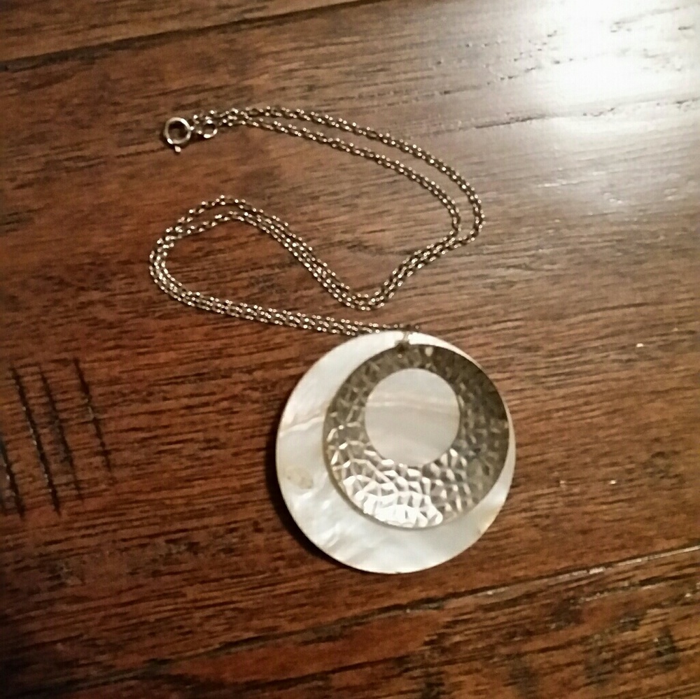 Pearlescent disk necklace