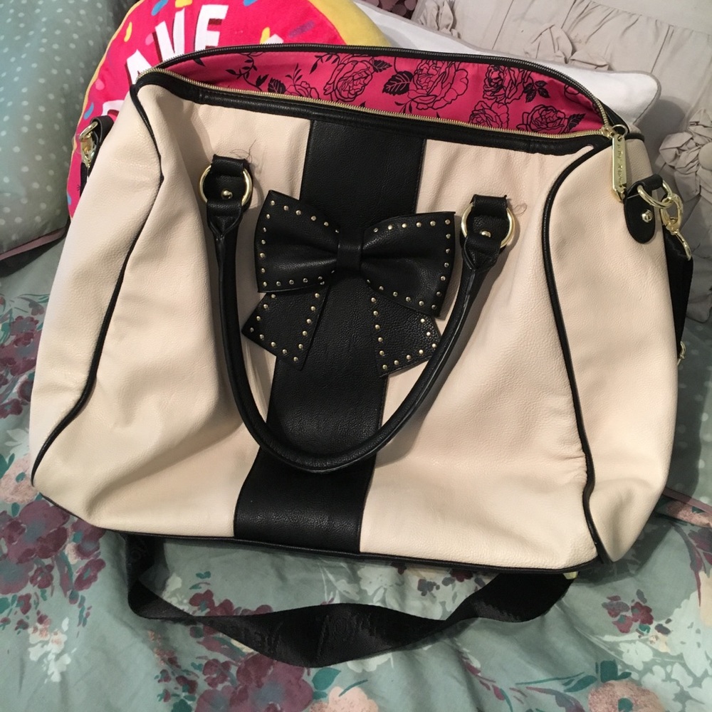 Betsey Johnson large tote/over night bag