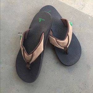 Sanuk flip-flops. Tan brown and black.
