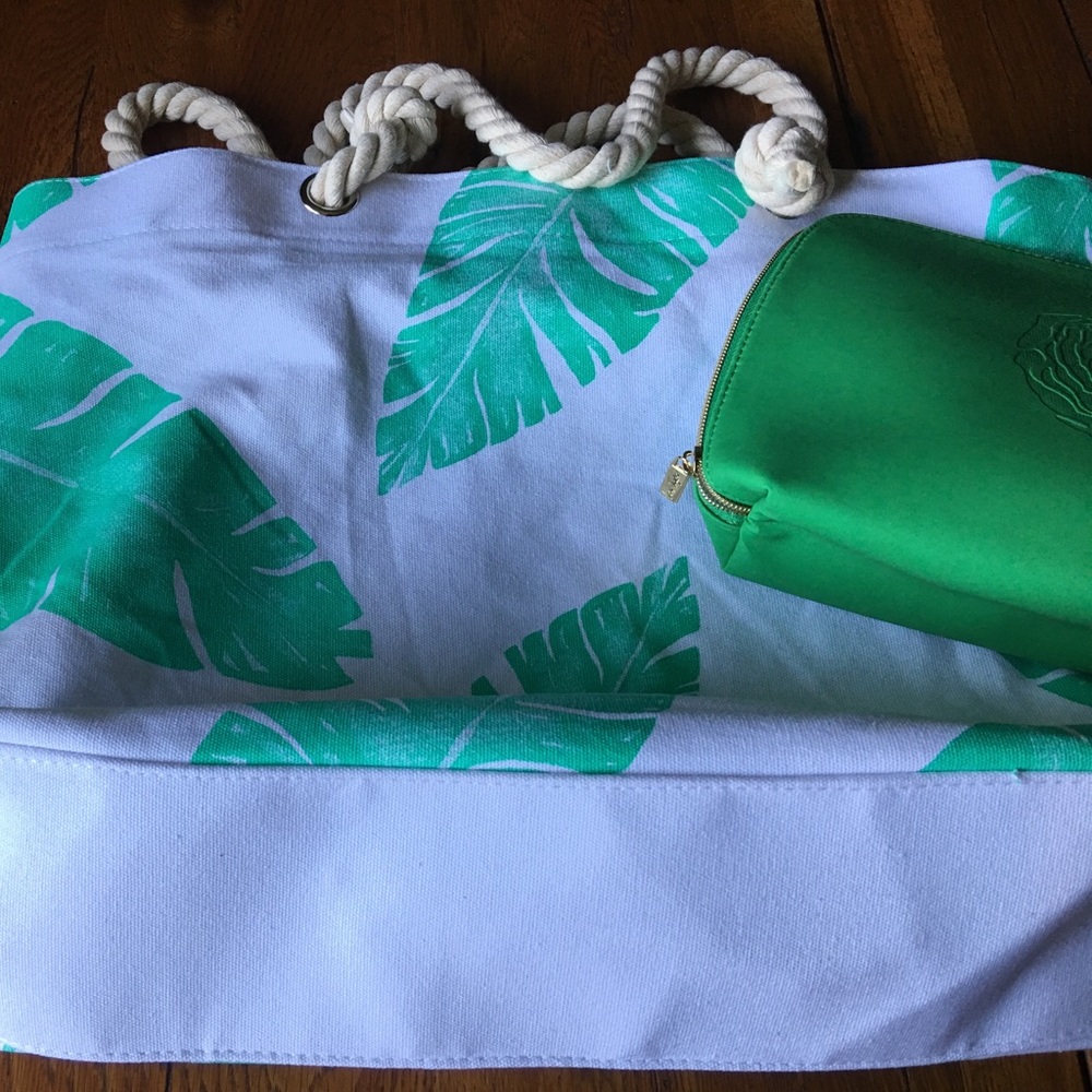 👑Clearance tote and make-up bag set NWOT