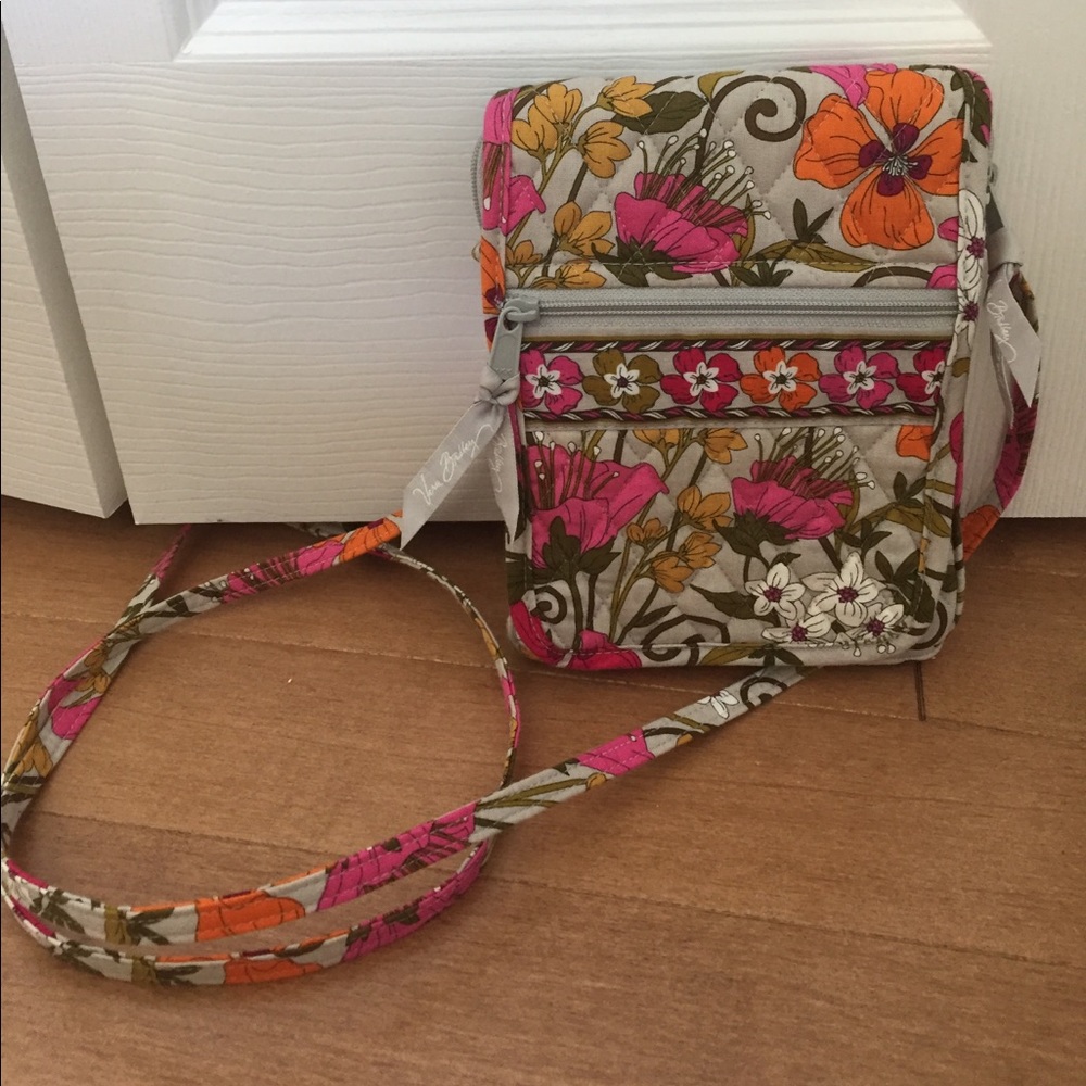Amazing VERA BRADLEY cross body!!!