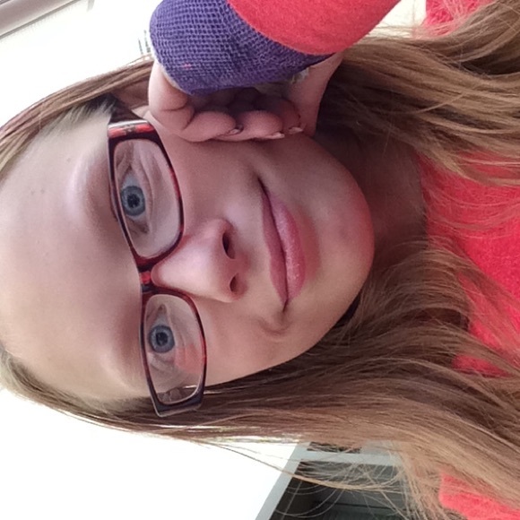 Meet your Posher, Alicia - Picture 2 of 2