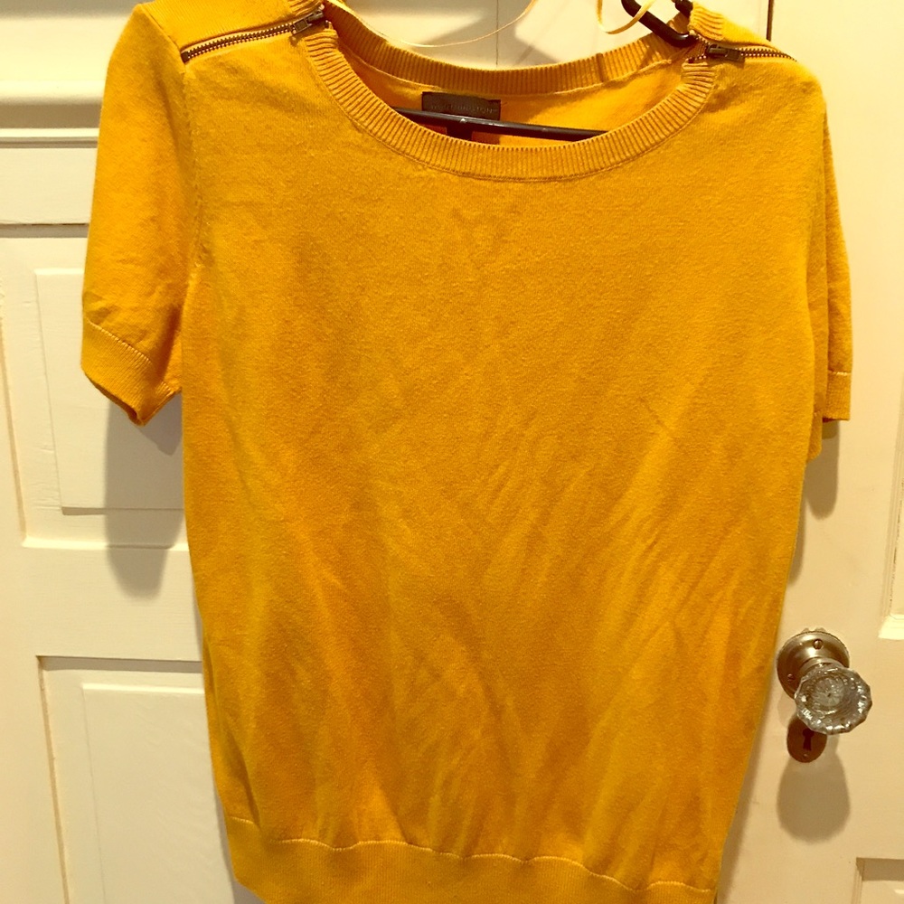 Short sleeve sweater top