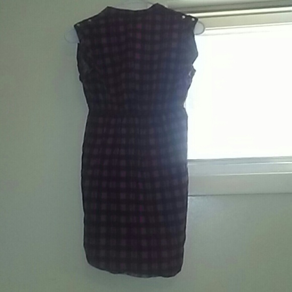 I am selling a dressy shirt - Picture 2 of 4
