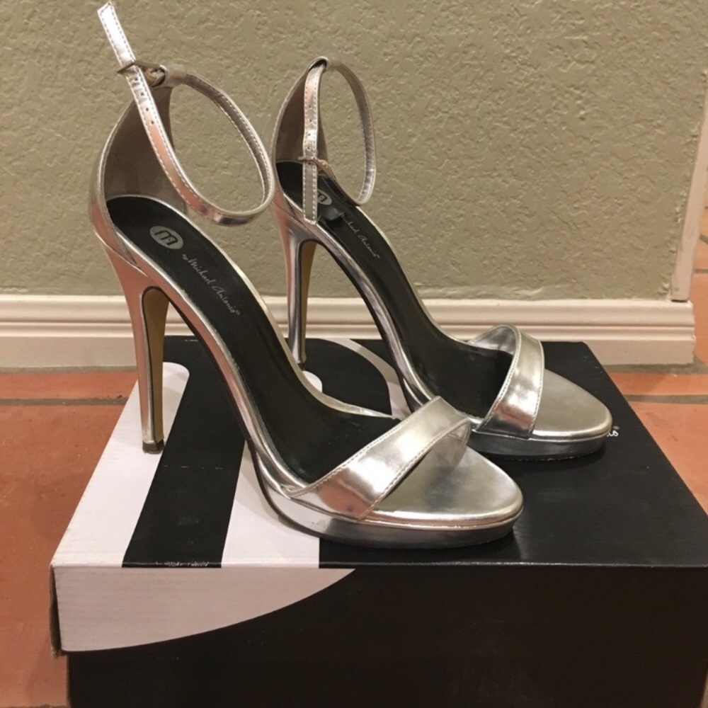 ✨Sexy silver STRAPPY heels Michael Antonio SZ 9 ✨
