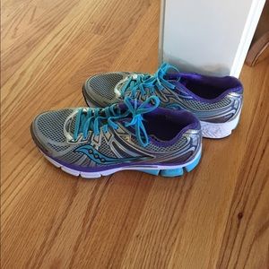 Saucony Omni 13 running shoes