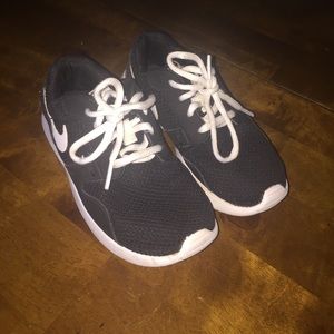 Black nikes