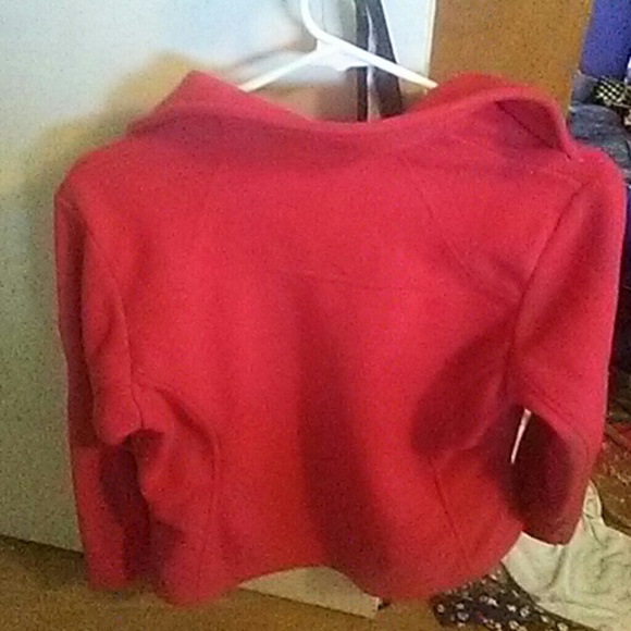 I am selling a sweater. - Picture 2 of 4