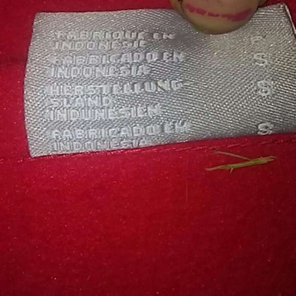 I am selling a sweater. - Picture 3 of 4