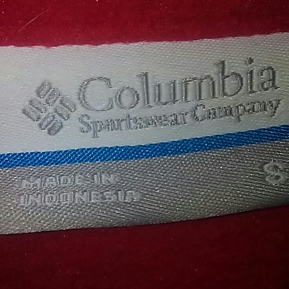 I am selling a sweater. - Picture 4 of 4