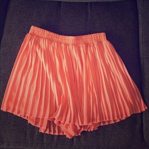 Pleated shorts