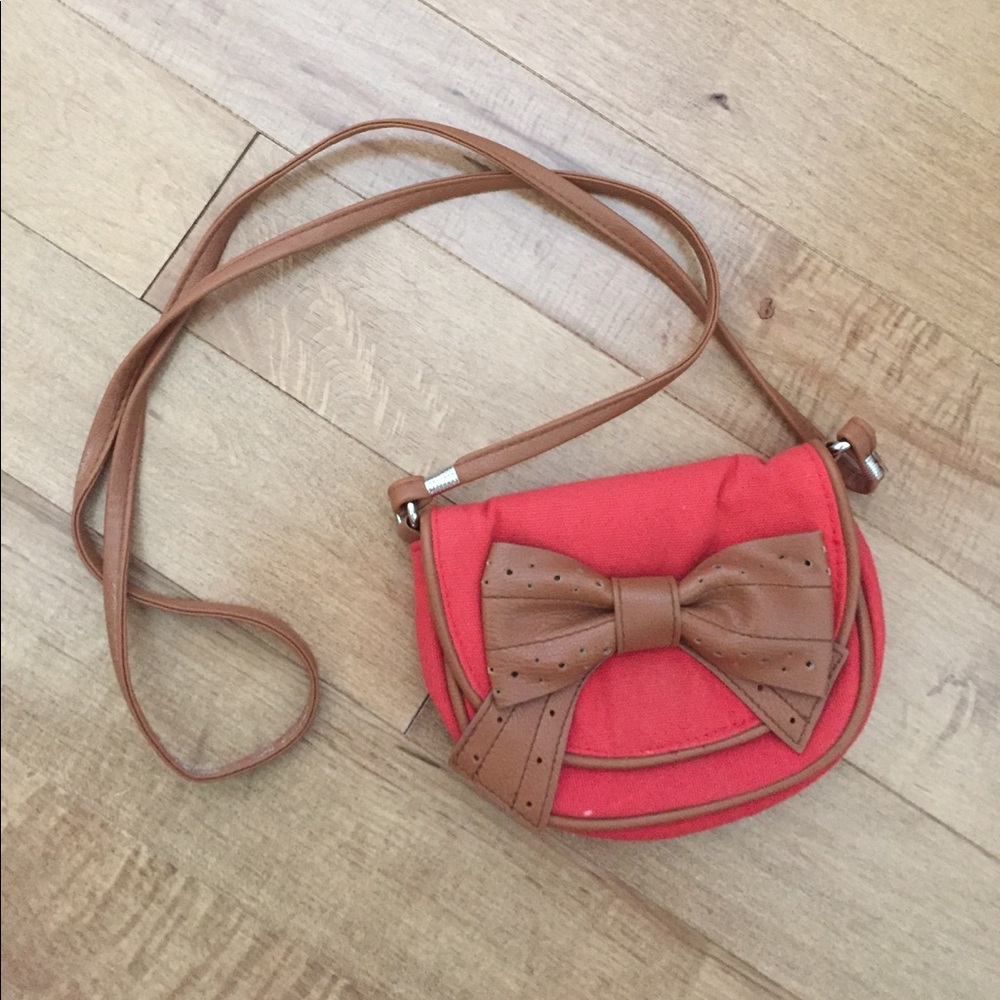 Cutest crossbody!! Perfect addition to any outfit