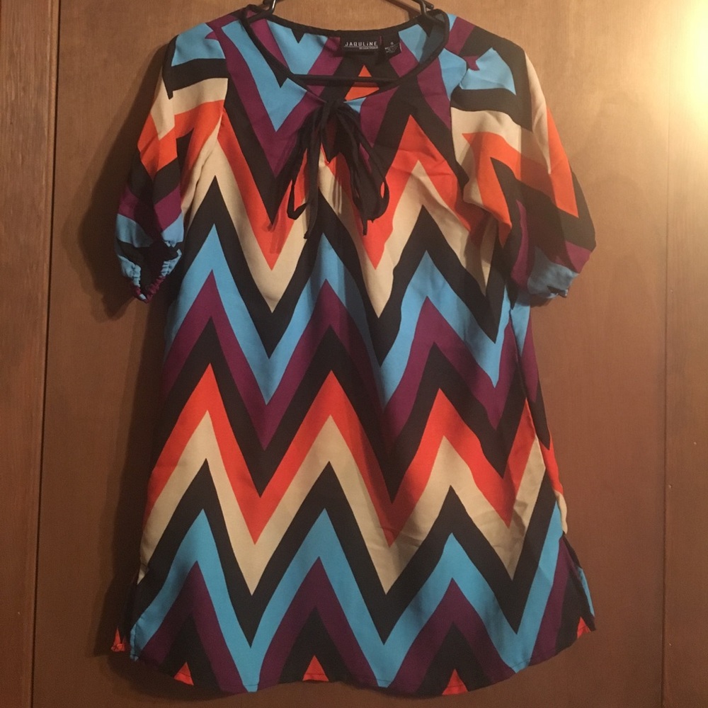Small chevron top