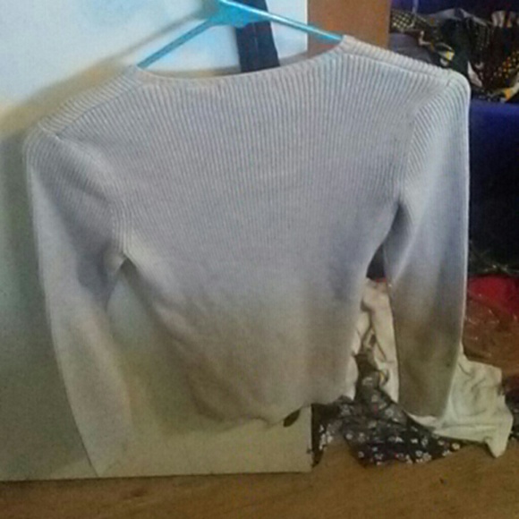 I am selling a sweater. - Picture 2 of 4