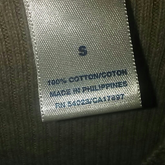 I am selling a sweater. - Picture 4 of 4