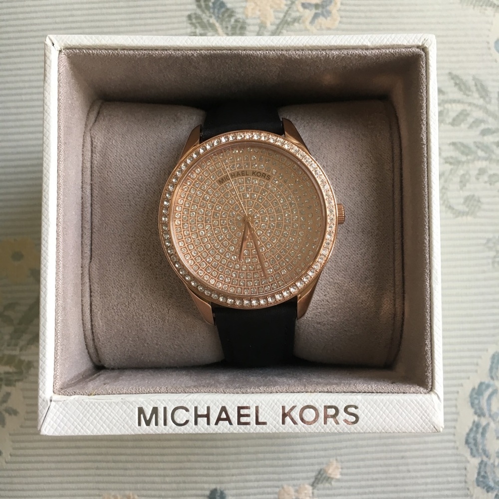 New! 🎉Host Pick 6/13/18 New! Michael Kors watch - Picture 2 of 4