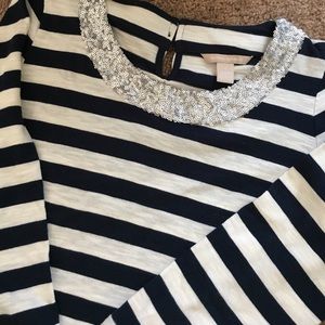 3/4 length striped shirt.