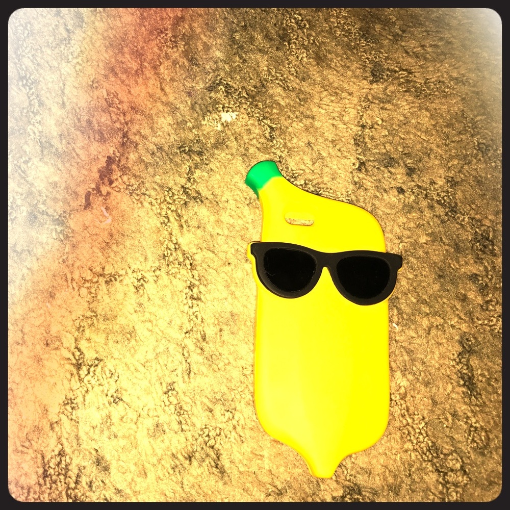 A banana iPhone case an iPhone 6s
